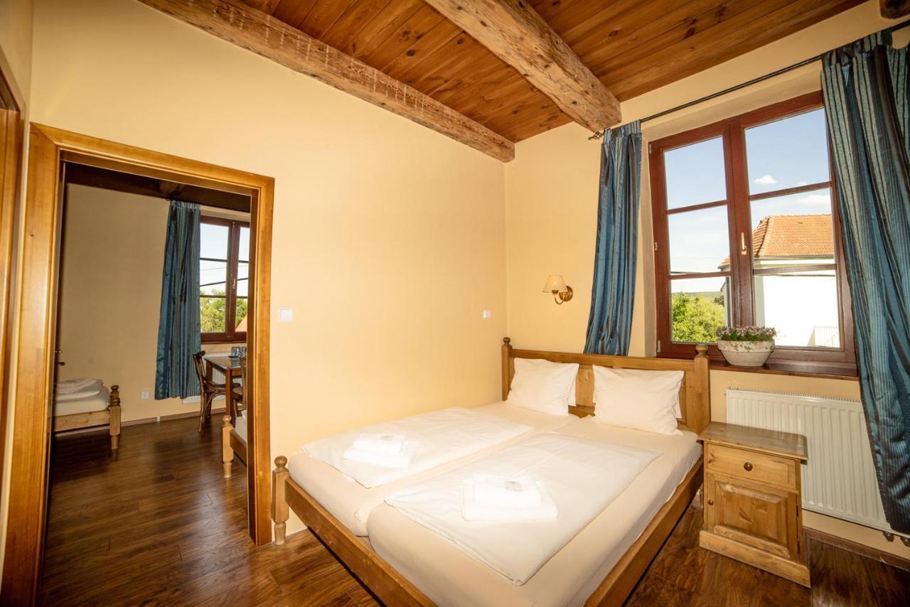 Hotel Stary Dum à Cernosice Extérieur photo